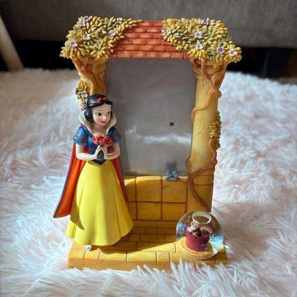 Disney Snow White Picture Frame Figurine with Mirror and Bear Water Snow Globe